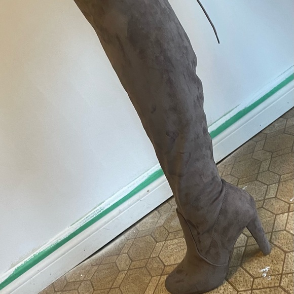 knee high heeled boots size 10 - Picture 4 of 5